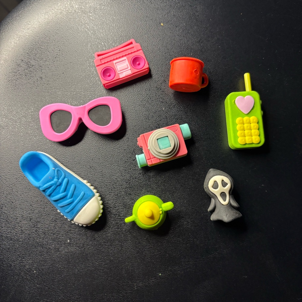 Retro theme puzzle erasers